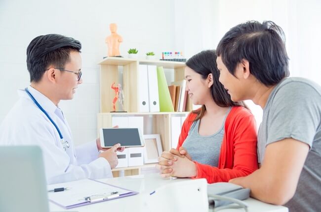 Khám sức khỏe cho vợ chồng trước khi thực hiện IVF