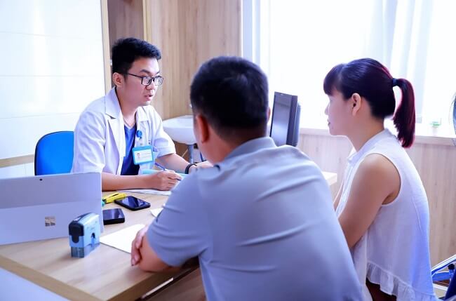 Khám sức khỏe cho vợ chồng trước khi thực hiện 