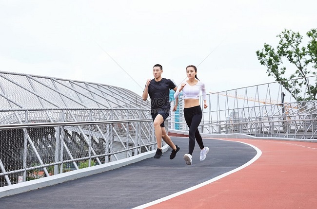 Vận động cơ thể có thể giúp bạn giảm cơn thèm chất nicotine có trong thuốc lá