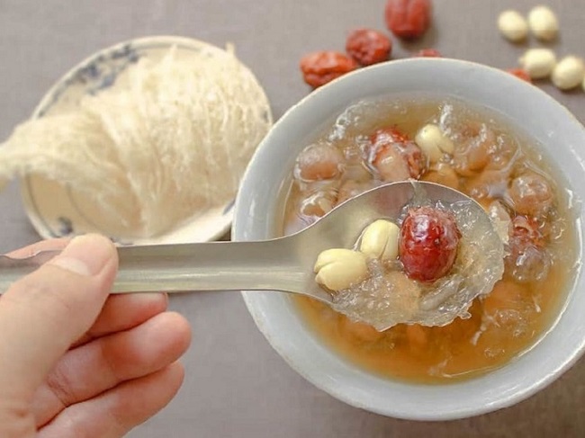 Yến chưng đường phèn hay chưng cách thuỷ là phương pháp tối ưu nhất giúp bảo toàn dưỡng chất trong tổ yến